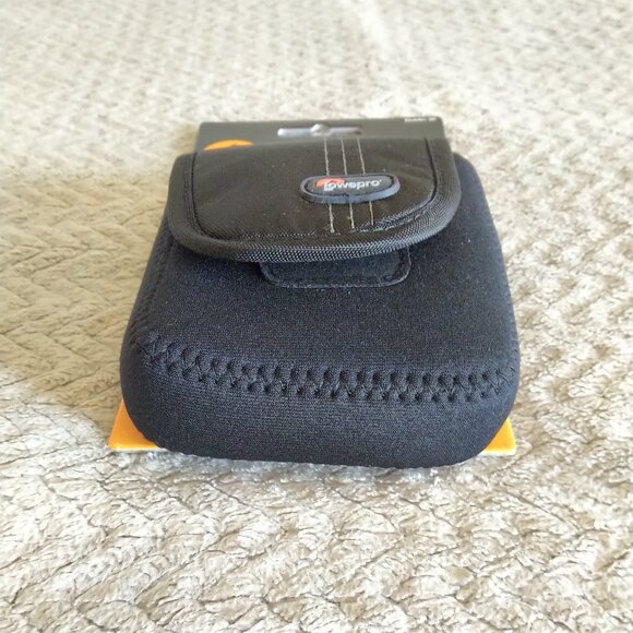 Lowepro Case for Camera, compatible with Panasonic Lumix DC ZS80 Digital Camera - Picture 5 of 8